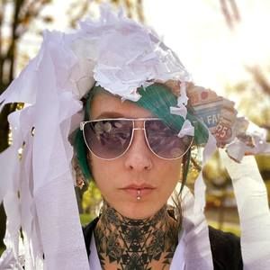 Meet your Posher, Annie